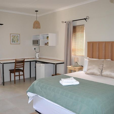 Travel North Guesthouse ซูเมบ ภายนอก รูปภาพ