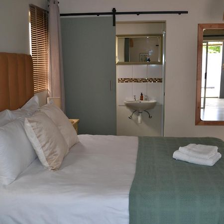 Travel North Guesthouse ซูเมบ ภายนอก รูปภาพ