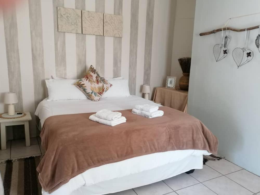 Travel North Guesthouse ซูเมบ ภายนอก รูปภาพ