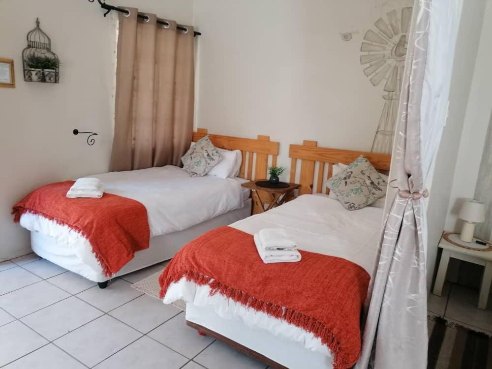 Travel North Guesthouse ซูเมบ ภายนอก รูปภาพ
