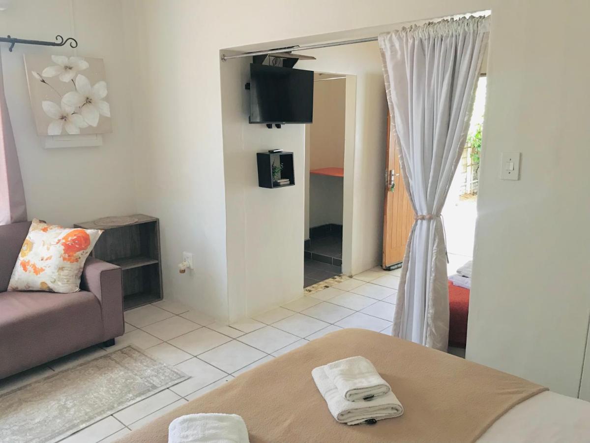 Travel North Guesthouse ซูเมบ ภายนอก รูปภาพ