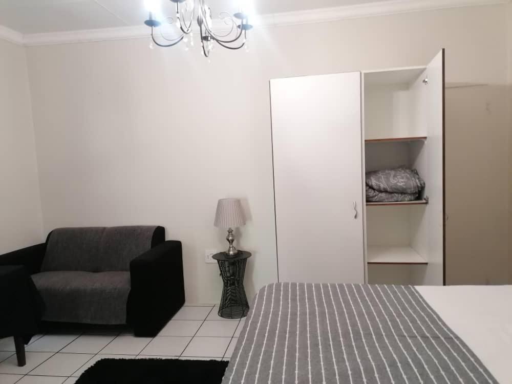 Travel North Guesthouse ซูเมบ ภายนอก รูปภาพ