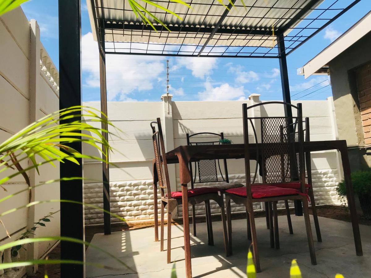 Travel North Guesthouse ซูเมบ ภายนอก รูปภาพ