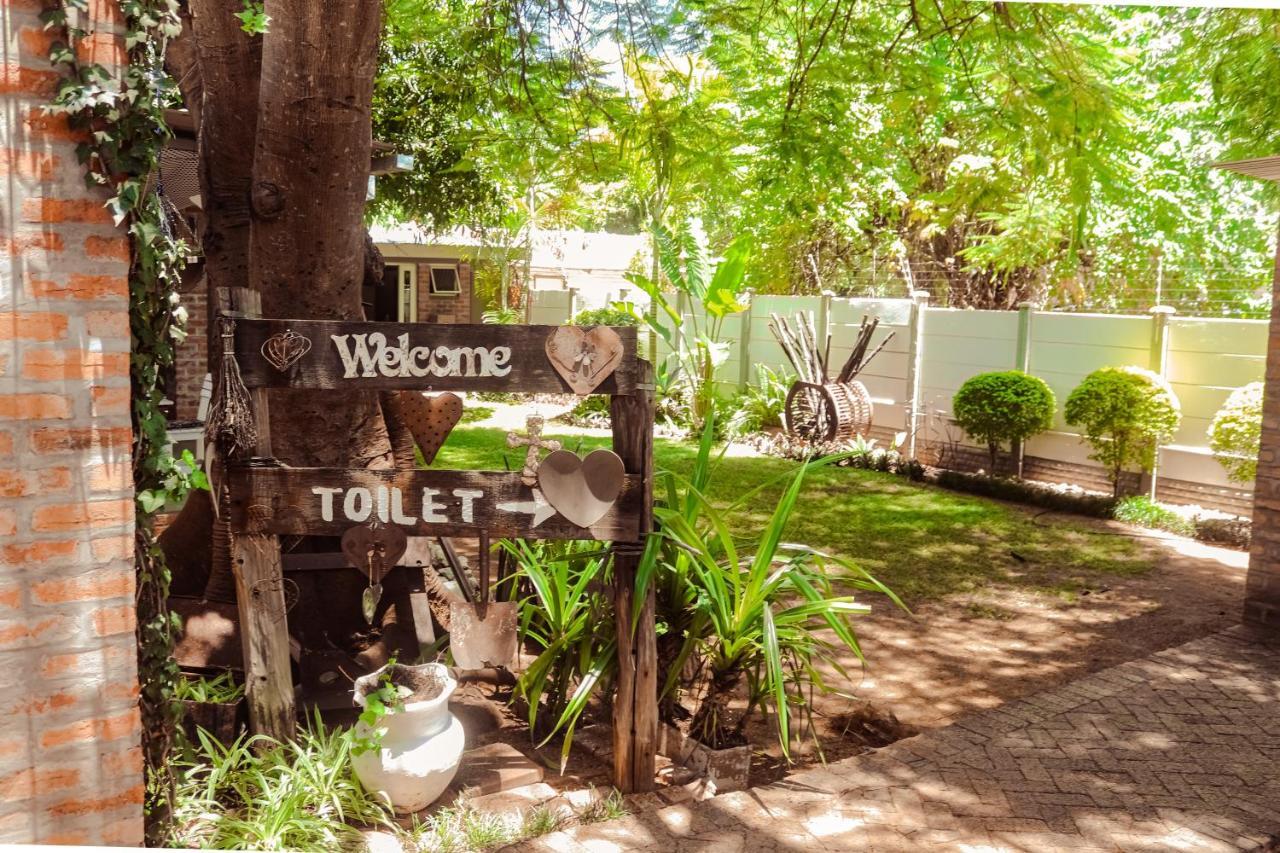 Travel North Guesthouse ซูเมบ ภายนอก รูปภาพ
