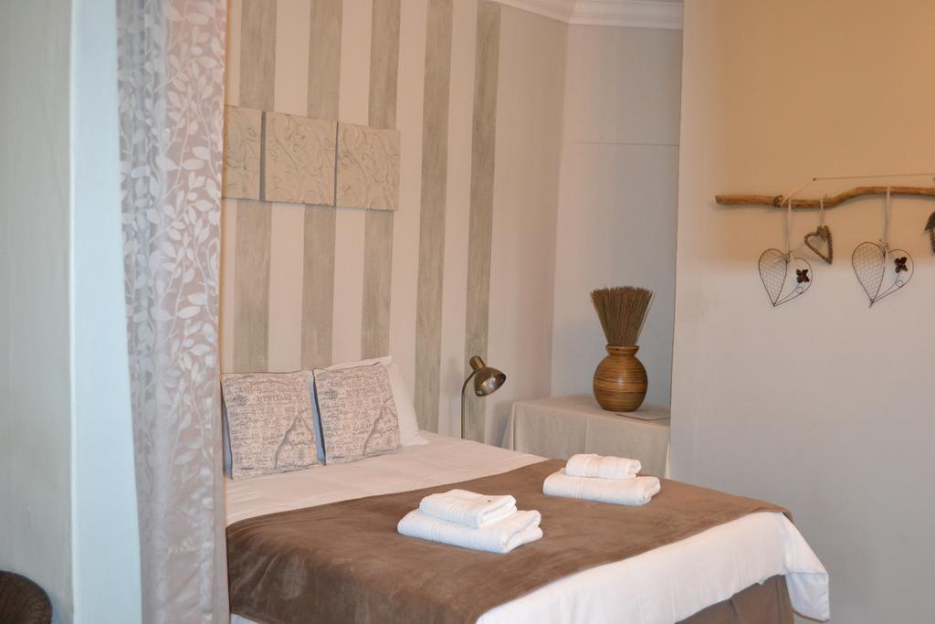 Travel North Guesthouse ซูเมบ ภายนอก รูปภาพ