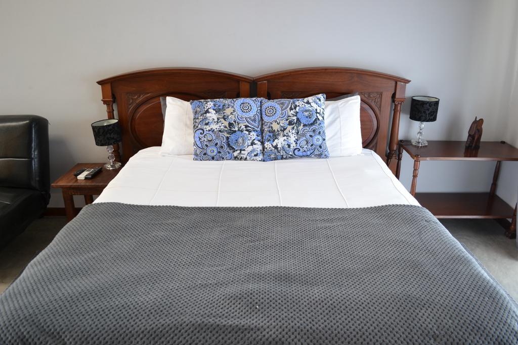 Travel North Guesthouse ซูเมบ ภายนอก รูปภาพ