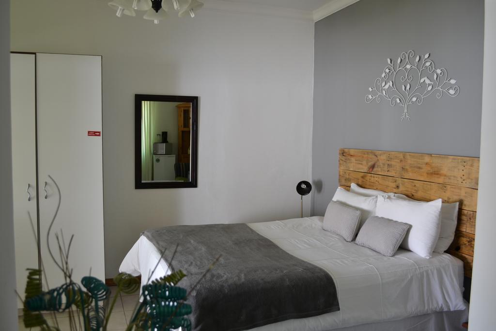Travel North Guesthouse ซูเมบ ภายนอก รูปภาพ