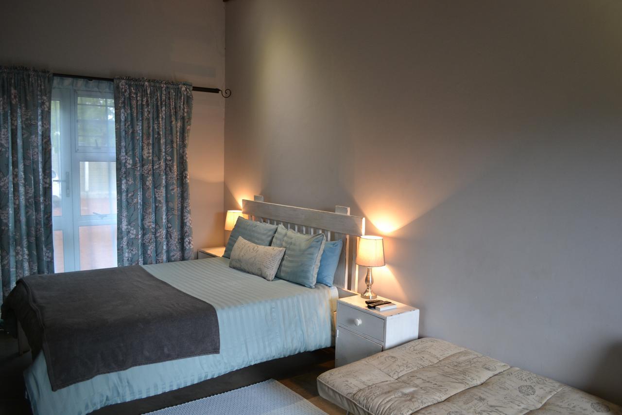 Travel North Guesthouse ซูเมบ ภายนอก รูปภาพ