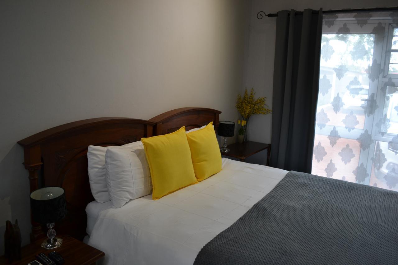 Travel North Guesthouse ซูเมบ ภายนอก รูปภาพ