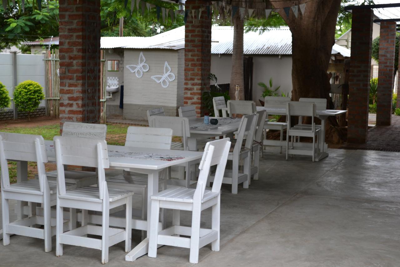 Travel North Guesthouse ซูเมบ ภายนอก รูปภาพ